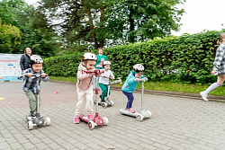 ЭСТАФЕТА НА САМОКАТАХ И БЕГОВЕЛАХ