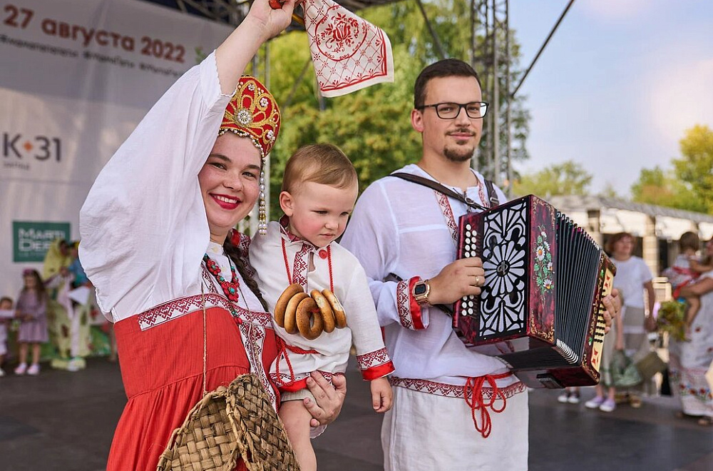 КОНКУРС КОСТЮМОВ "ФЭМИЛИ-ЛУК"
